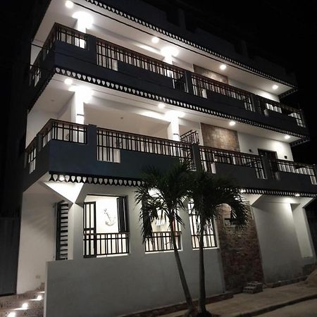 Hostal Marina Samana Екстер'єр фото