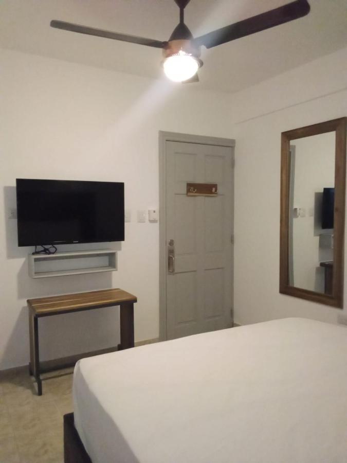 Hostal Marina Samana Екстер'єр фото