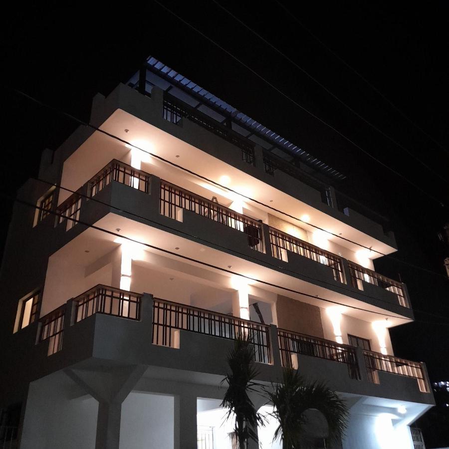 Hostal Marina Samana Екстер'єр фото