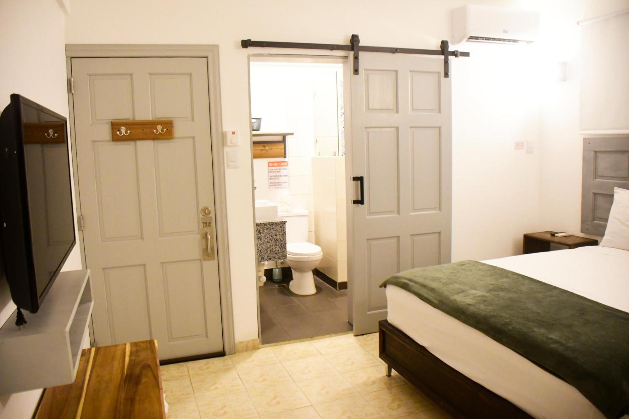 Hostal Marina Samana Екстер'єр фото