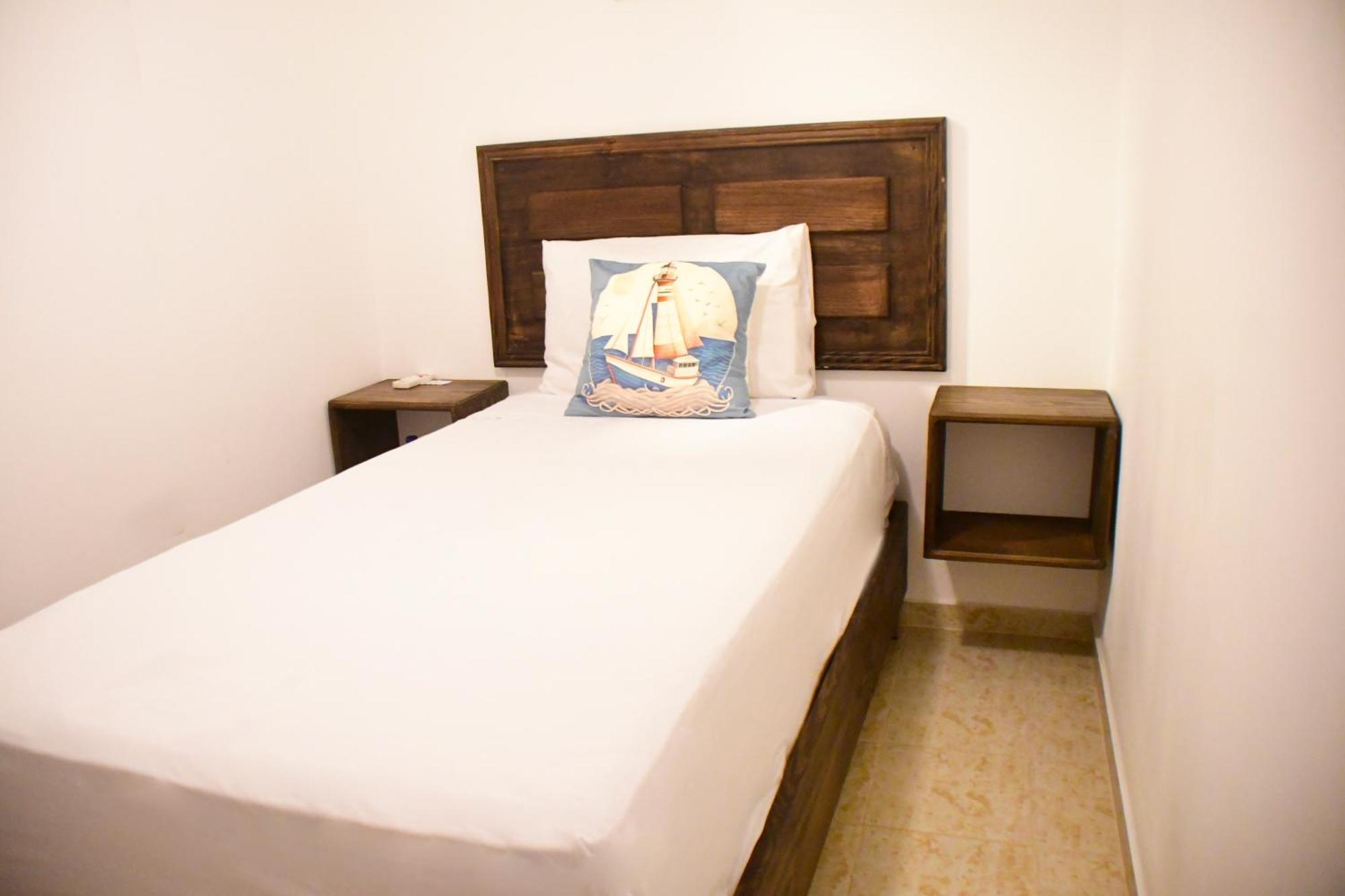 Hostal Marina Samana Екстер'єр фото