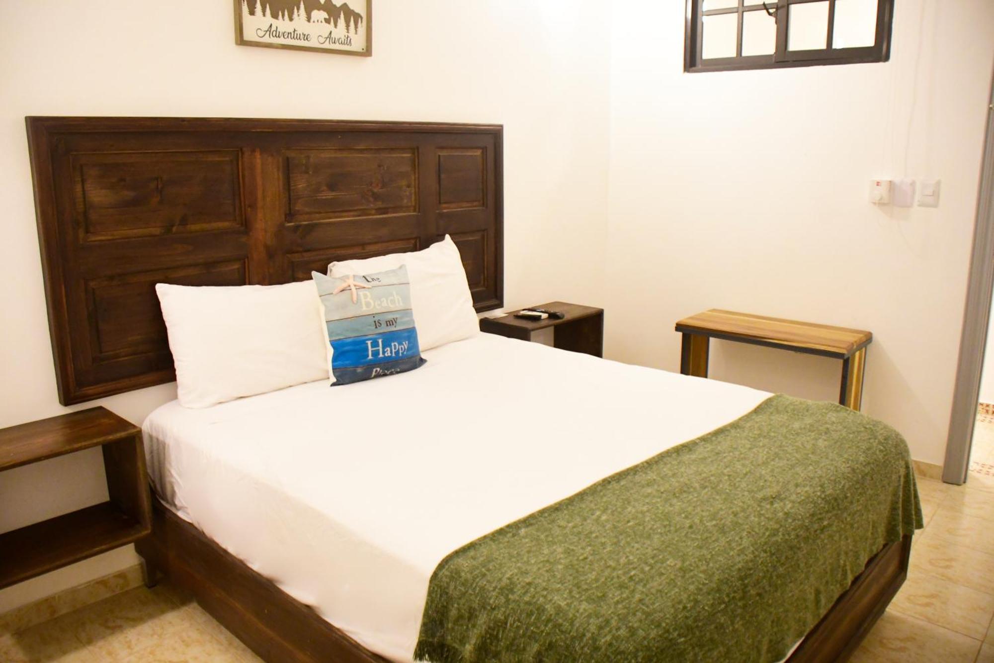 Hostal Marina Samana Екстер'єр фото
