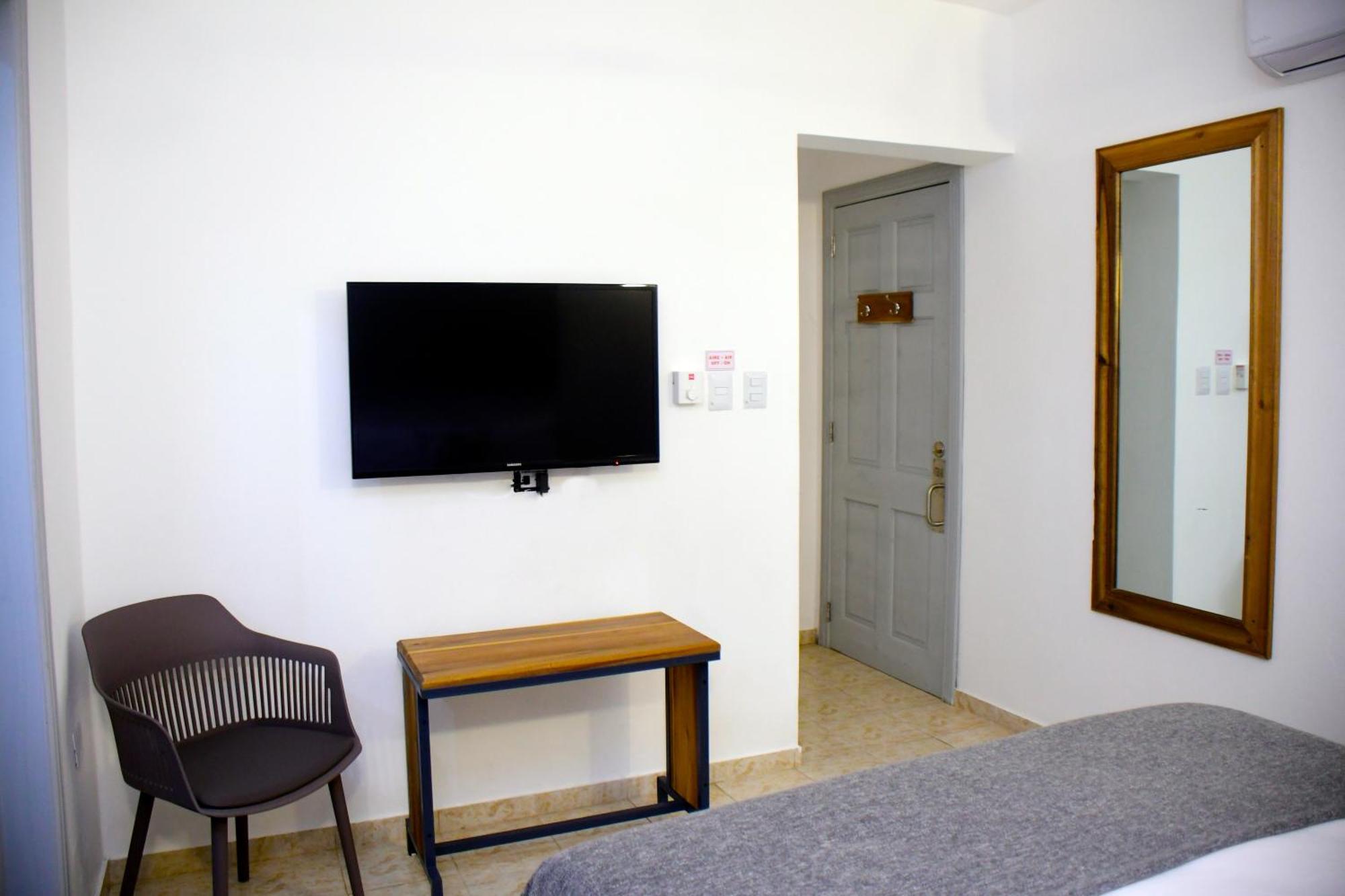 Hostal Marina Samana Екстер'єр фото