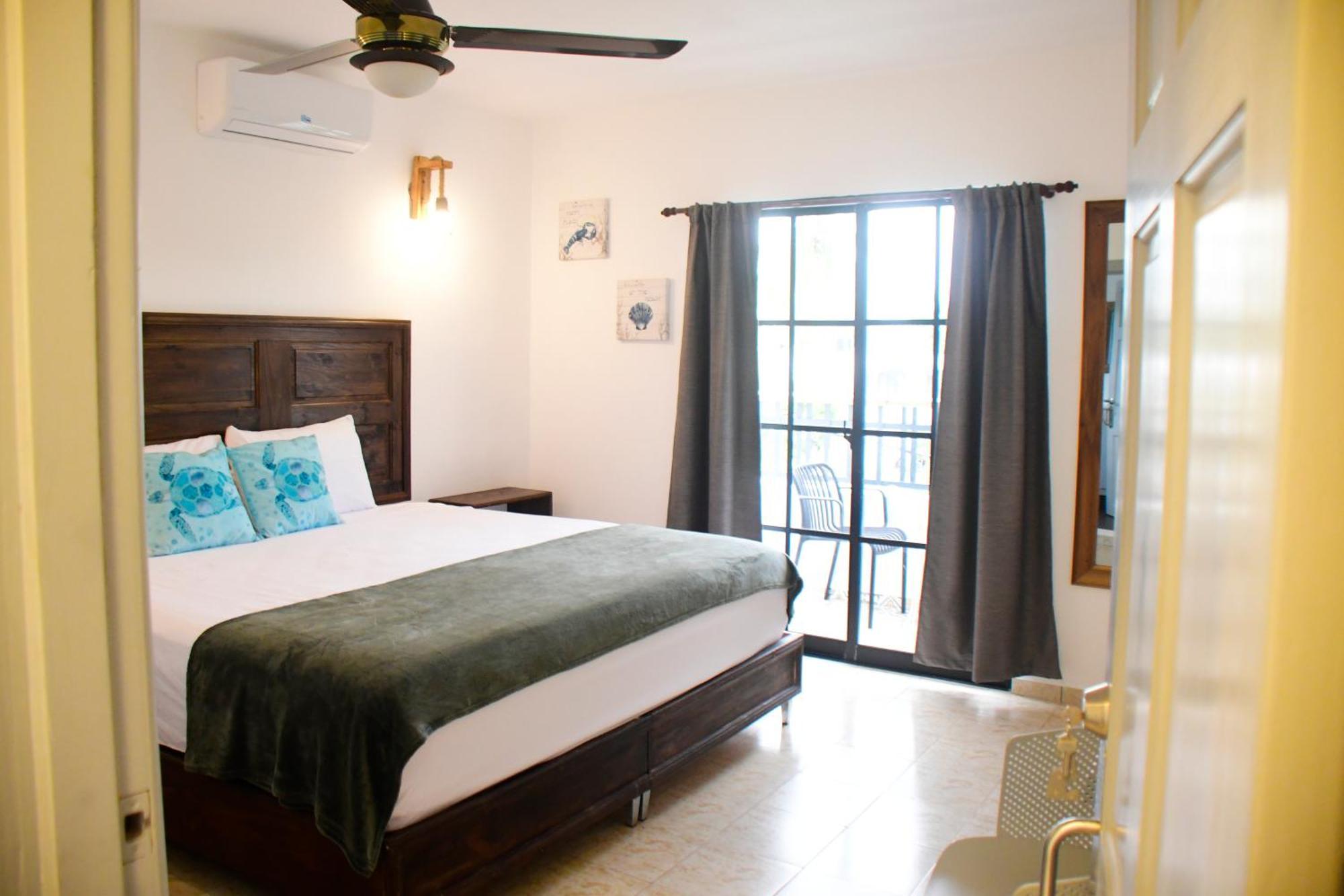 Hostal Marina Samana Екстер'єр фото