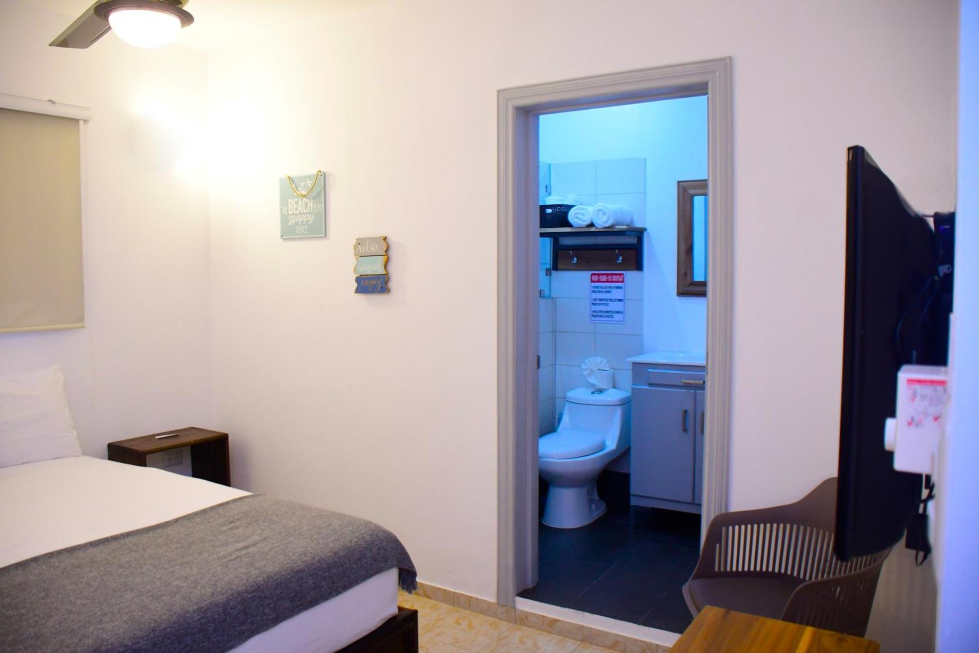 Hostal Marina Samana Екстер'єр фото