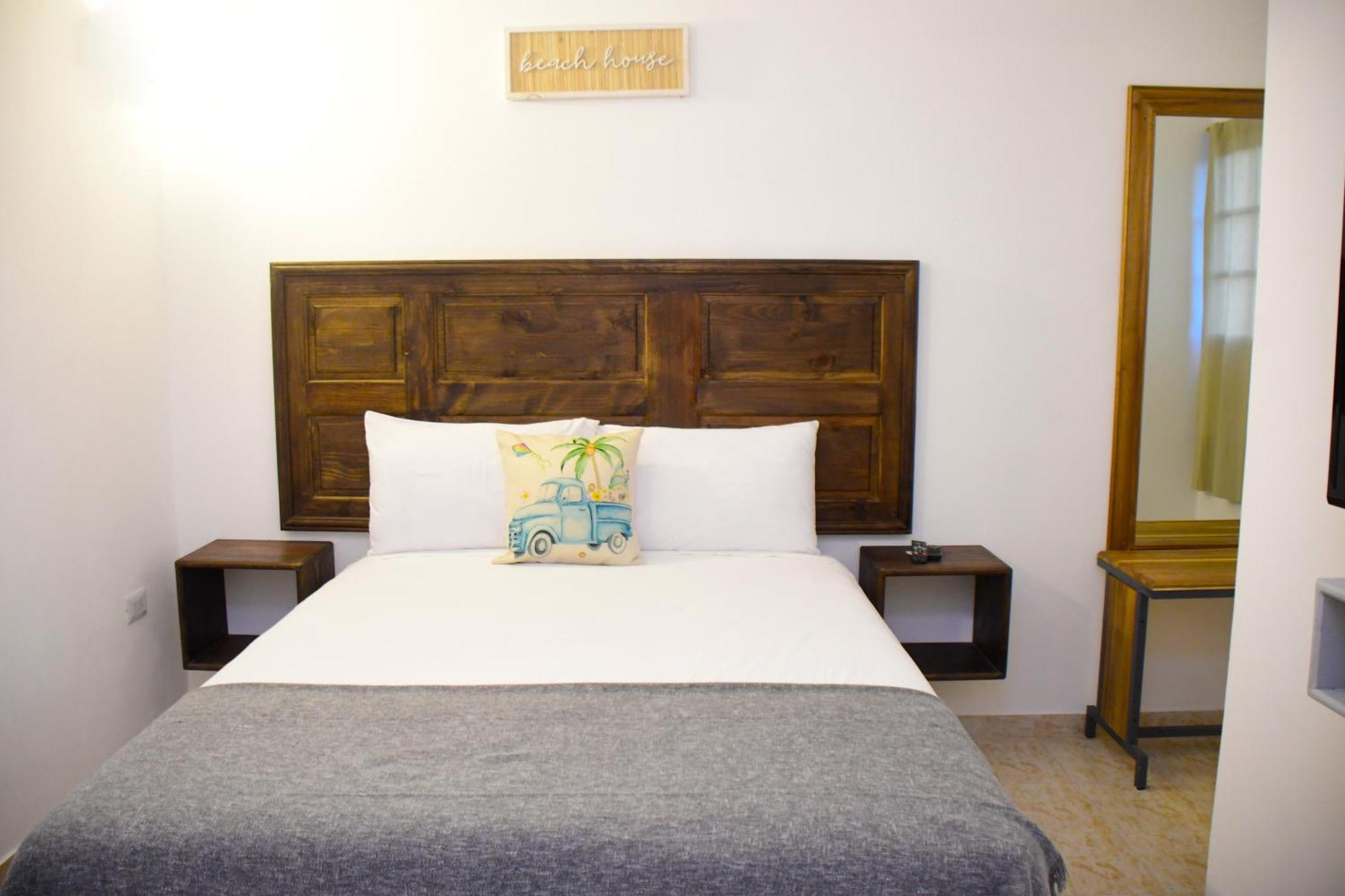 Hostal Marina Samana Екстер'єр фото