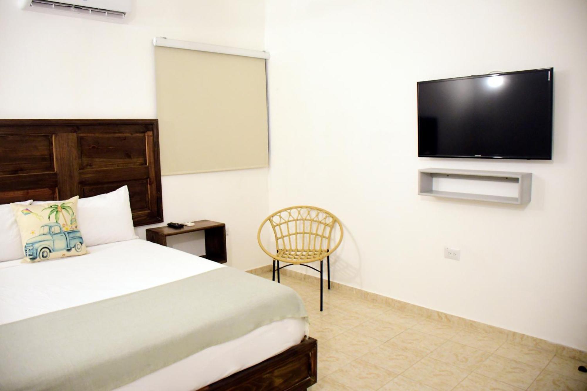 Hostal Marina Samana Екстер'єр фото