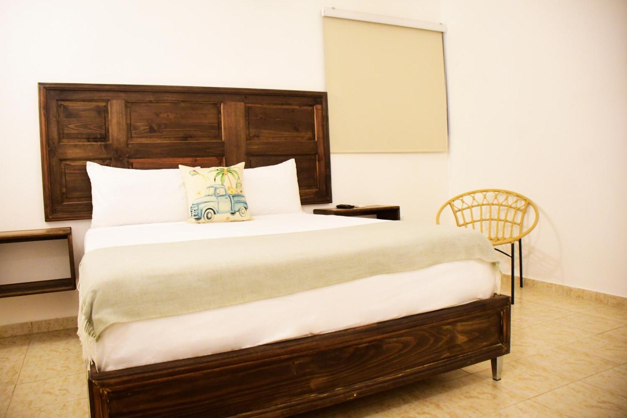 Hostal Marina Samana Екстер'єр фото