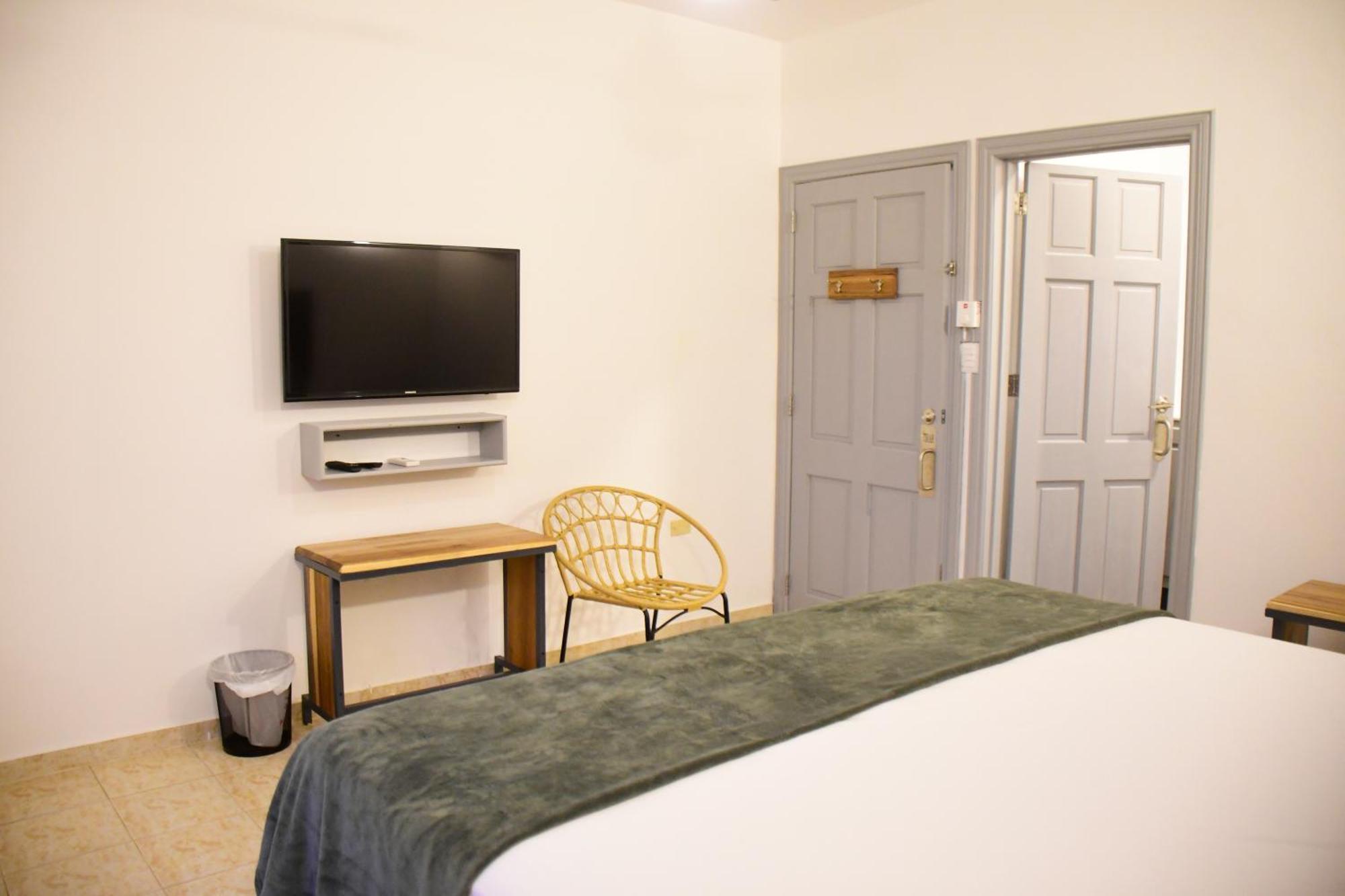 Hostal Marina Samana Екстер'єр фото