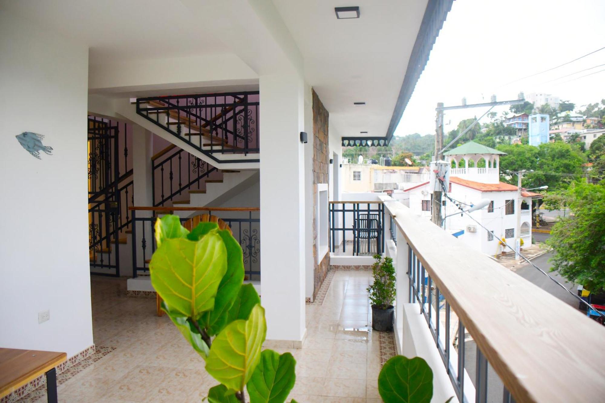 Hostal Marina Samana Екстер'єр фото