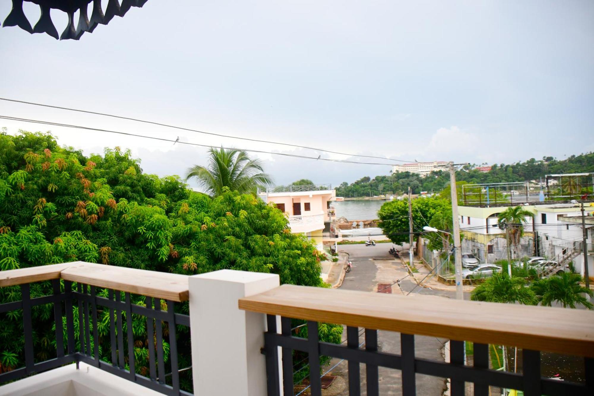 Hostal Marina Samana Екстер'єр фото