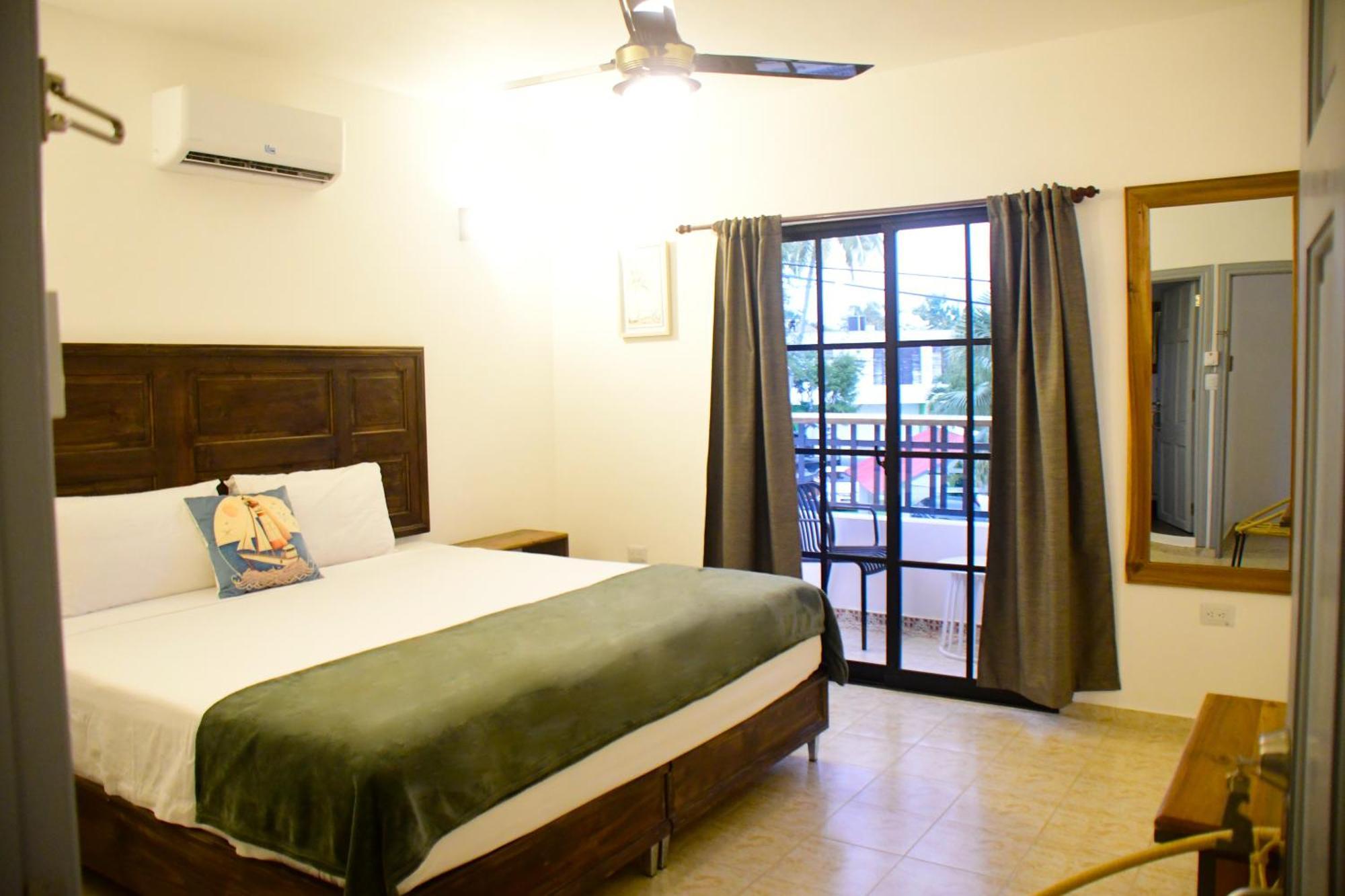 Hostal Marina Samana Екстер'єр фото